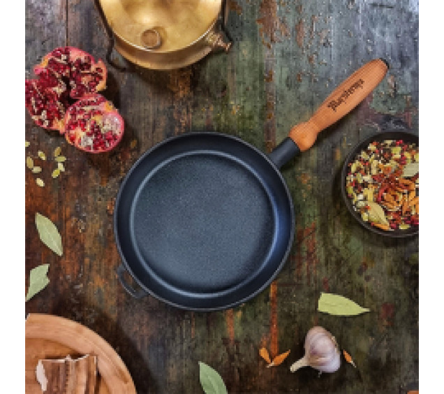 Т302 Сковорода чавунна 24*4 з дерев\'яною ручкою - фото